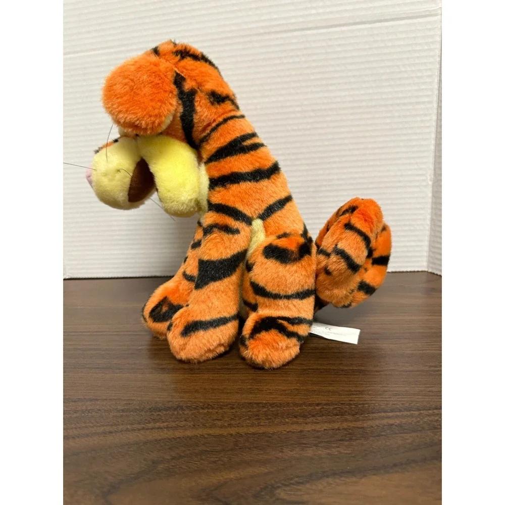 Disney Store Tigger‎ Plush Winnie the Pooh 10 Inch Curly Tail 10